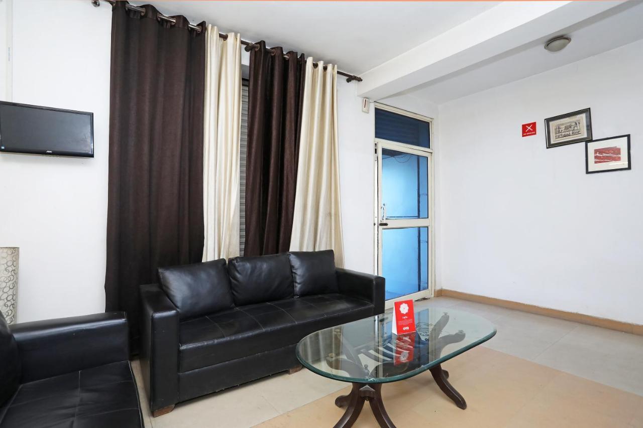 Oyo 11392 The Hotel Grand Hospitality Noida Exterior foto